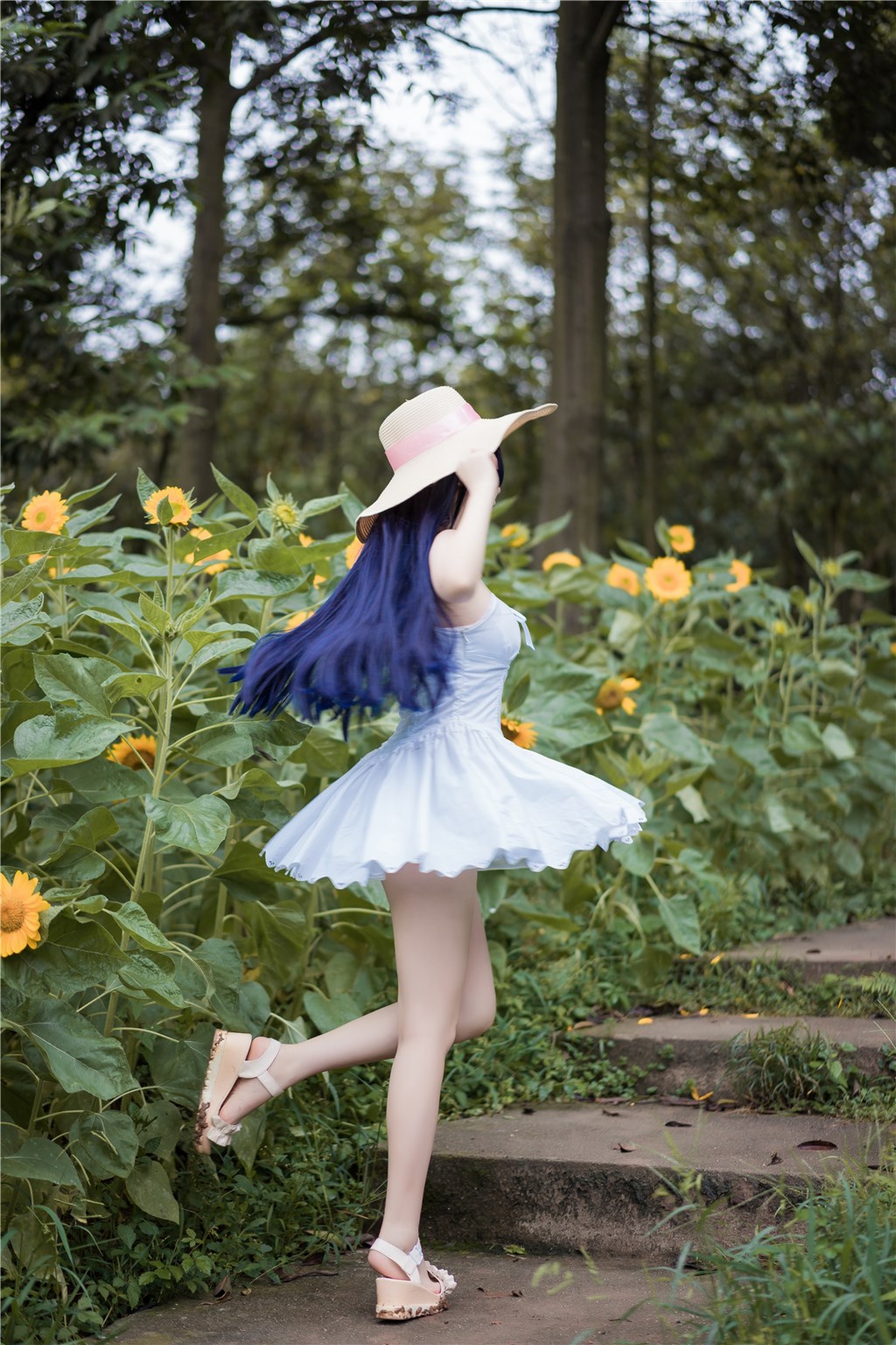 夜店绝密情诗集：红星在独家聚会中与国际名媛共谱的那段绝美柔情低吟